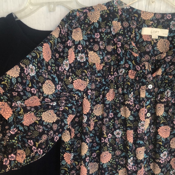 LOFT Size LP lot 2 blouses-navy sweater w/ floral hanging shirt & floral blouse - Picture 8 of 13